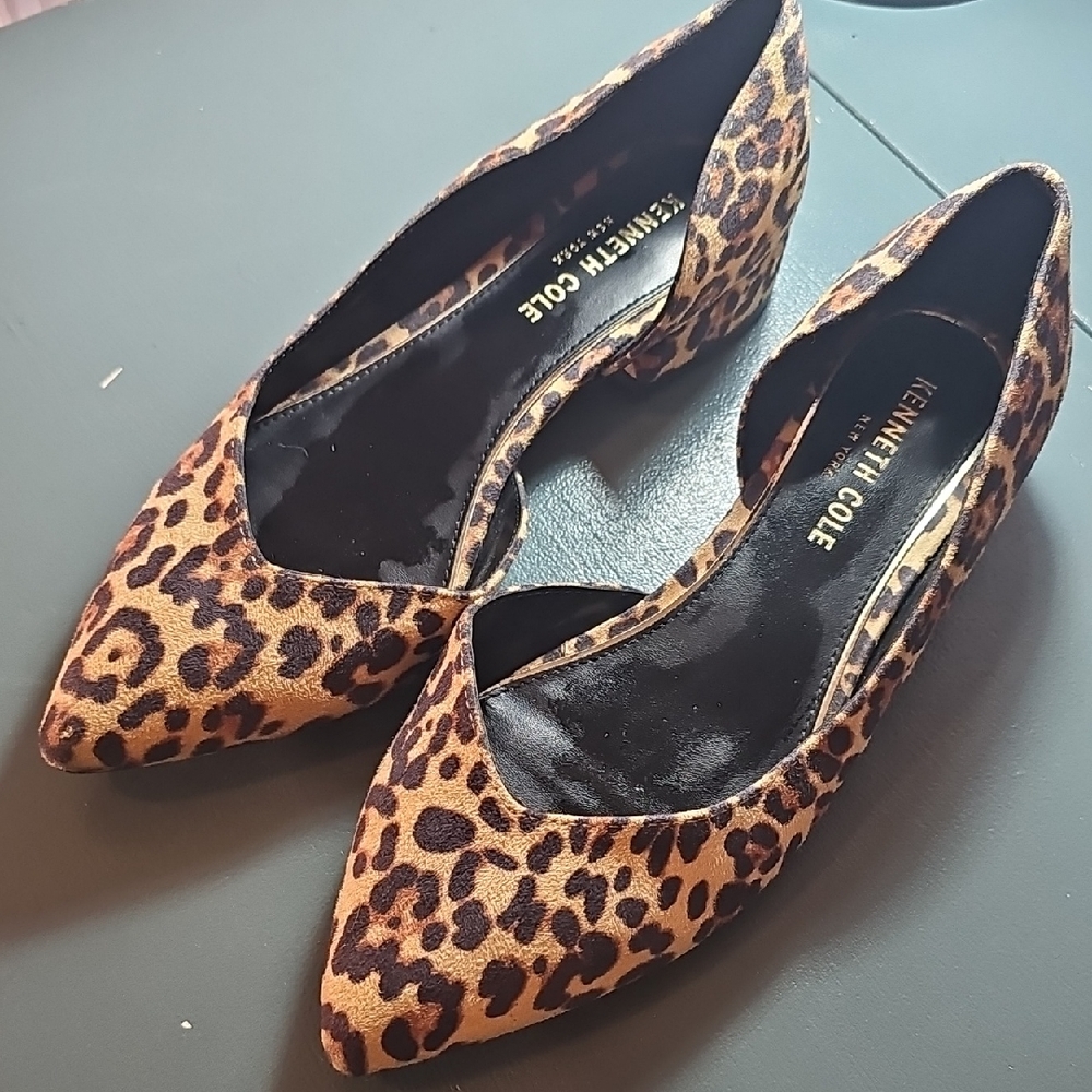 Kenneth Cole Brown Leopard Print Flats. Size 7. Very Good Used‎ Condition.